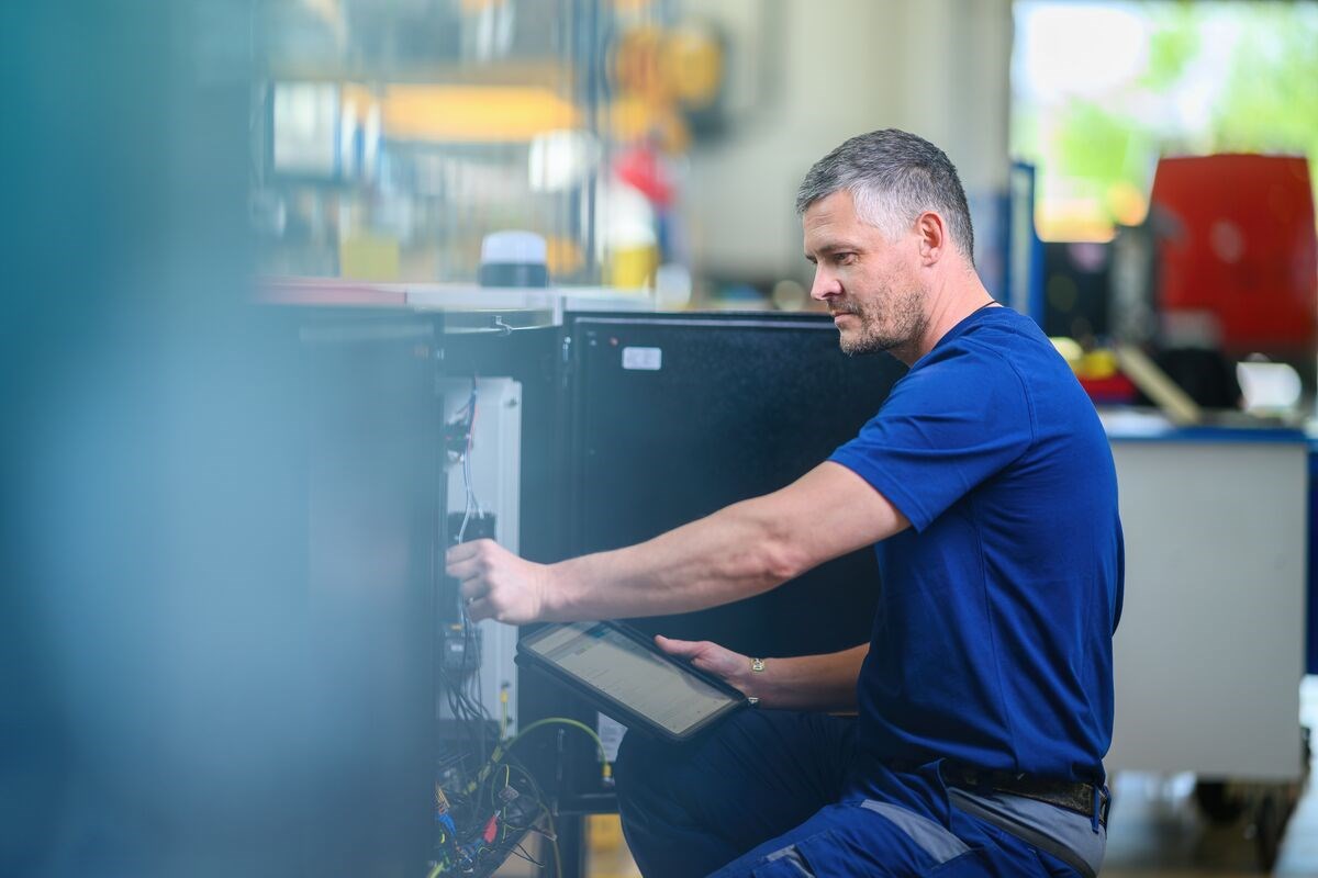 Conveyor maintenance